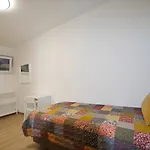 Modern 2-bedroom Near The