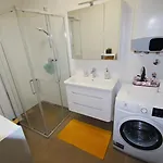Modern 2-bedroom Near The Póla