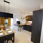 Modern 2-bedroom Near The Apartman Póla