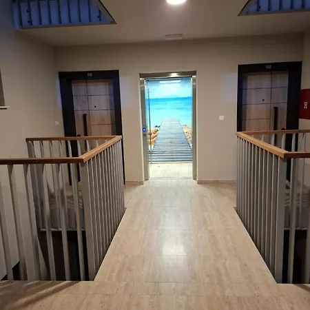 Modern 2-bedroom Near The Apartament *