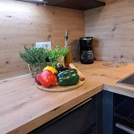 Modern 2-bedroom Near The Apartament Pula