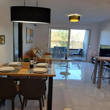 Apartament Modern 2-bedroom Near The Pula