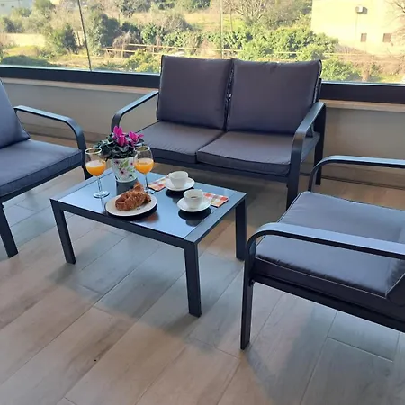 Apartamento Modern 2-bedroom Near The *