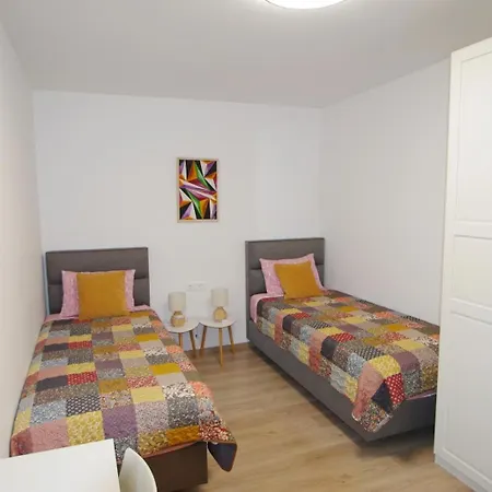 Modern 2-bedroom Near The * Pula