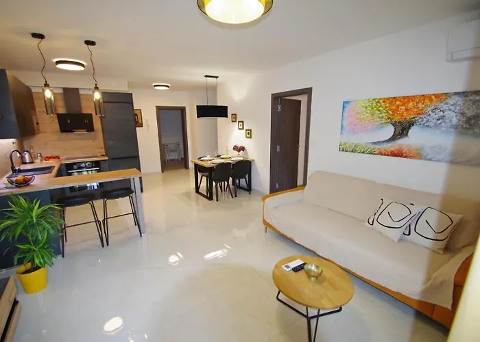 Apartmán Modern 2-bedroom Near The