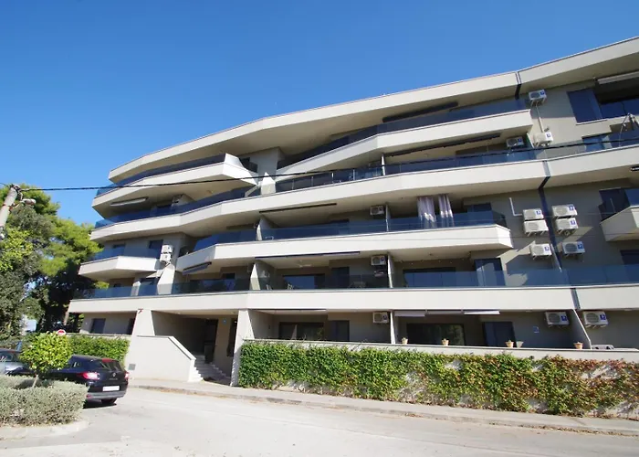 Modern 2-bedroom Near The Apartmán Pula