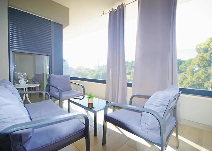 Apartmán Modern 2-bedroom Near The