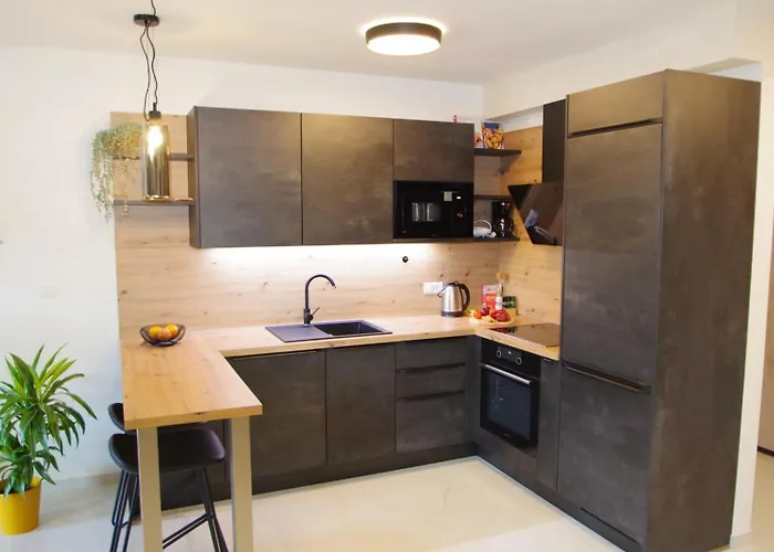 아파트 Modern 2-bedroom Near The